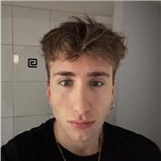 Sono sportivo sportivo e musicista. Parlo bene italiano e inglese e mi piace fare calcoli in matematica.